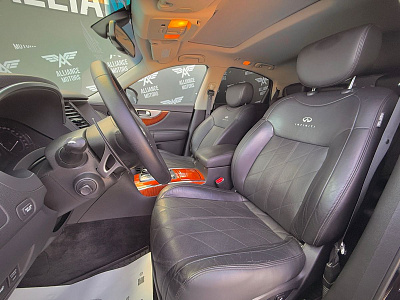 Infiniti QX70 2013