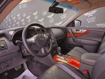 Infiniti QX70 2013