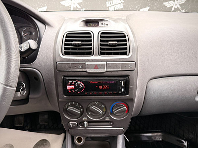 Hyundai Accent, II 2011