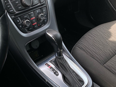 Opel Astra, J Рестайлинг 2012