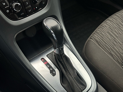 Opel Astra, J Рестайлинг 2012