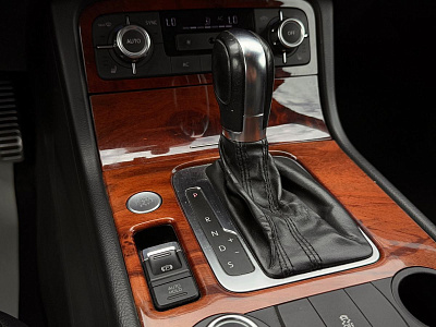 Volkswagen Touareg, II 2011