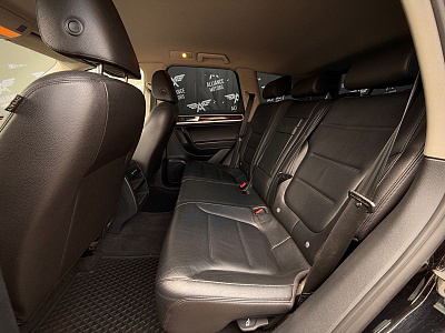 Volkswagen Touareg, II 2011