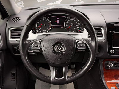 Volkswagen Touareg, II 2011