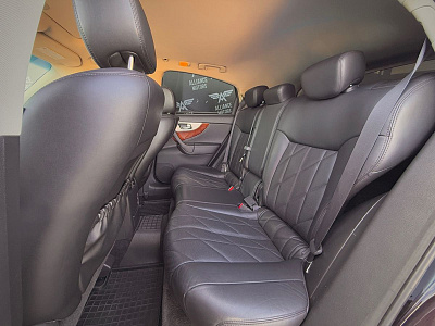 Infiniti QX70 2013